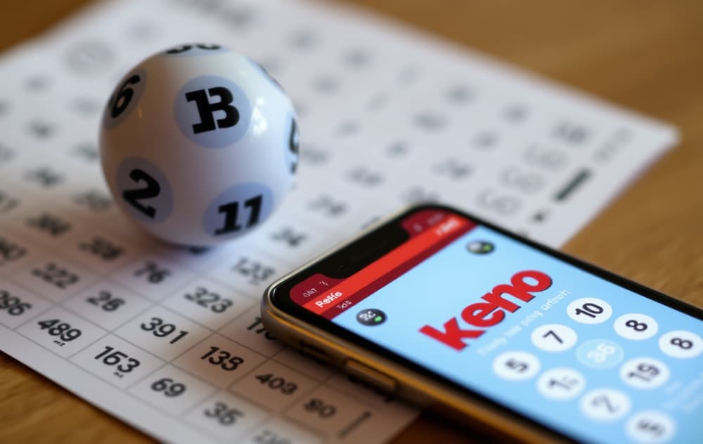 Nærbilde av Keno-trekning med tall og resultat på mobil.